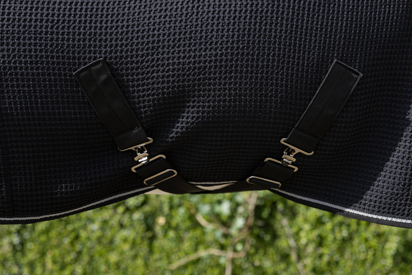 Close-up details of the Aloga Pony Waffle Cooler